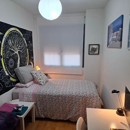 Habitaciones Individuales Wifi Tv Microondas Cerca Del Aeropuerto Madrid Habitacion Grande Wc Privado O Habitacion Pequena Wc Compartido Muy Tranquilas Bien Comunicadas Tren Metro Bus Facil Aparcamiento San Sebastián de los Reyes Exterior foto