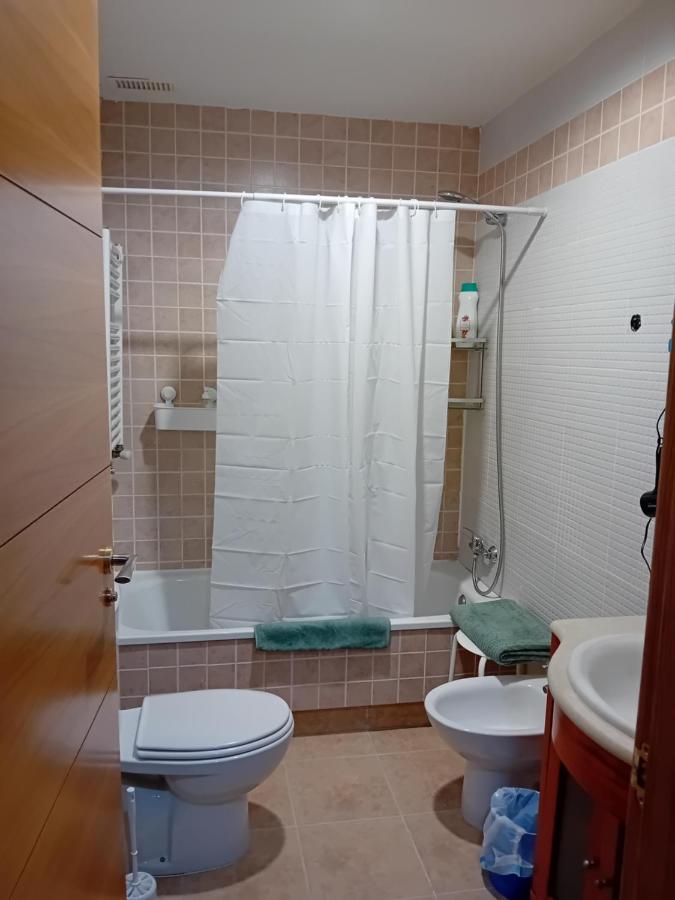 Habitaciones Individuales Wifi Tv Microondas Cerca Del Aeropuerto Madrid Habitacion Grande Wc Privado O Habitacion Pequena Wc Compartido Muy Tranquilas Bien Comunicadas Tren Metro Bus Facil Aparcamiento San Sebastián de los Reyes Exterior foto