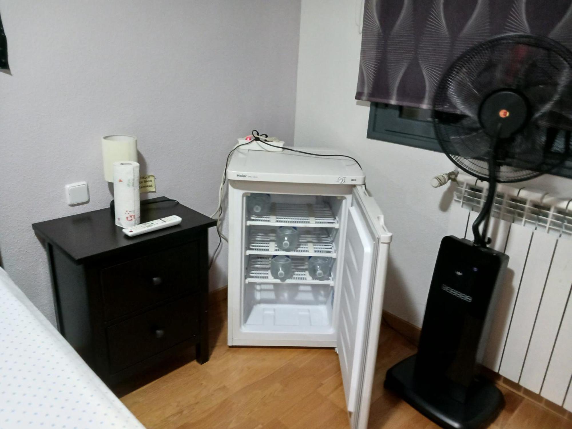 Habitaciones Individuales Wifi Tv Microondas Cerca Del Aeropuerto Madrid Habitacion Grande Wc Privado O Habitacion Pequena Wc Compartido Muy Tranquilas Bien Comunicadas Tren Metro Bus Facil Aparcamiento San Sebastián de los Reyes Exterior foto